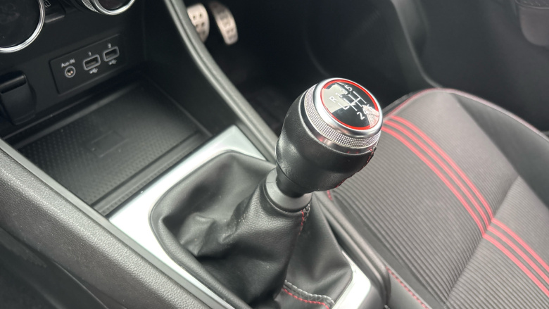 Renault Captur 1.3 Mild hybrid 140 R.S. Line 5dr Petrol Hatchback